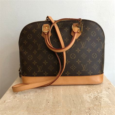 louis vuitton sample sale.